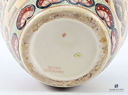 CHINA
An ovoid vase in fine Satsuma earthenware...