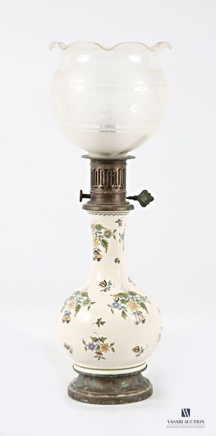 Kerosene lamp, the baluster-shaped shaft...
