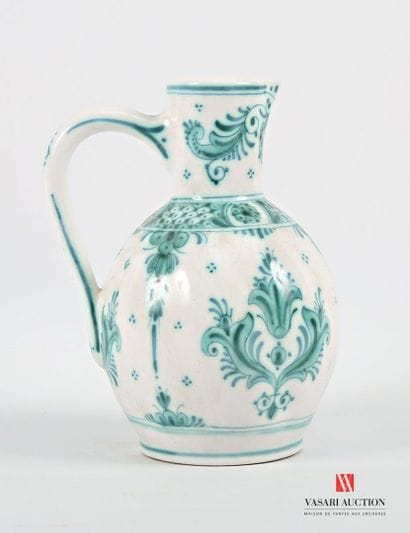 DELFT 
White earthenware pitcher decorated...