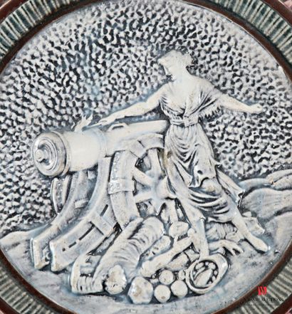 Barbotine round dish decorated in the basin...