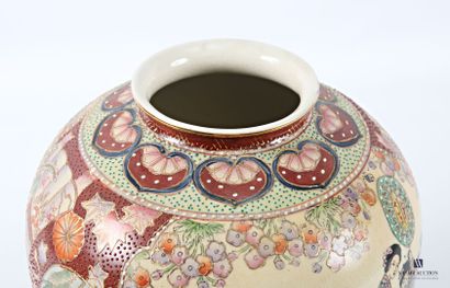CHINA
An ovoid vase in fine Satsuma earthenware...