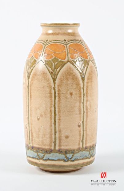 SEVRES Manufacture Nationale de 
Ogival-shaped...