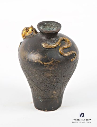 ASIA Baluster-shaped bronze vase with double...