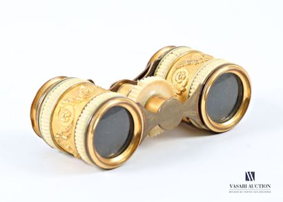 Theater binocular in ormolu with foliate...