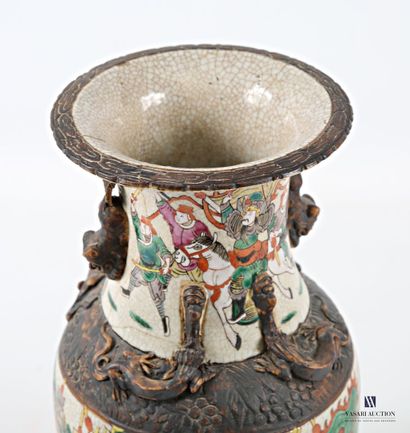 CHINA - NANKIN
Enameled earthenware baluster...