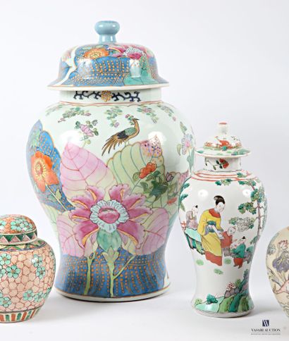 ASIA
Set comprising a covered vase decorated...