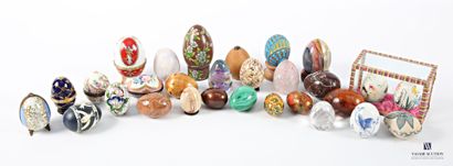 Collection of ... of eggs in porcelain, hard...