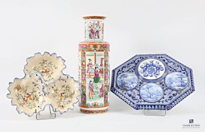 Set comprising a porcelain scroll vase decorated...