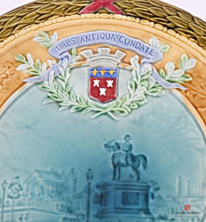 A round barbotine dish decorated in the basin...