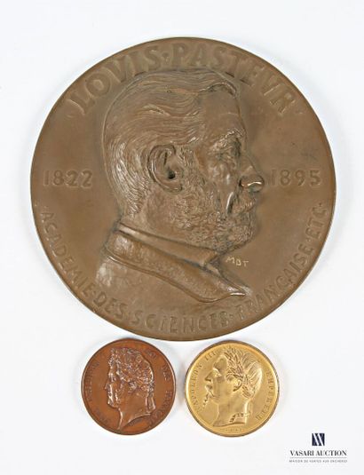 Lot comprising a medal featuring Louis Philippe...