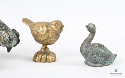 Patinated bronze lot including two hens (Height:...