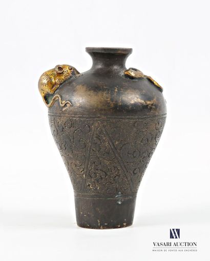 ASIA Baluster-shaped bronze vase with double...