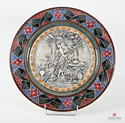 Barbotine round dish decorated in the basin...