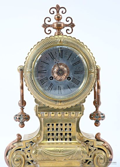 Boundary clock in bronze with a double yellow...