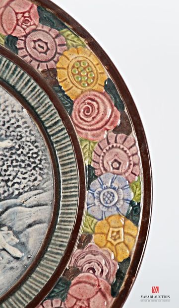 Barbotine round dish decorated in the basin...