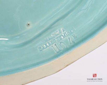 SARREGUEMINES 
Duck-shaped earthenware tureen...