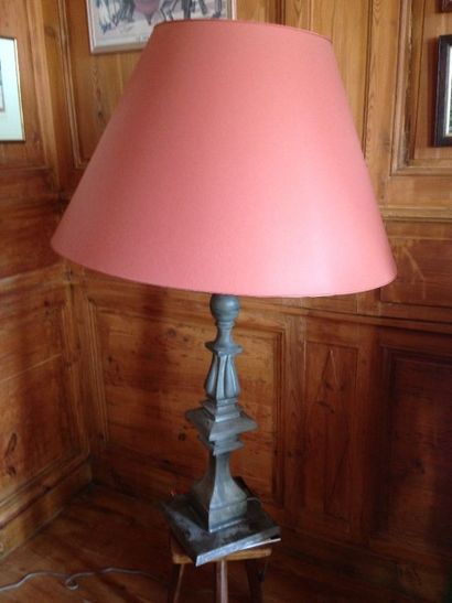 Paire de lampes modernes
Haut.: 76 cm - Diam....