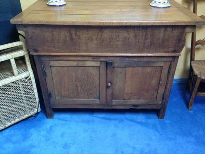 Maie en bois naturel
Haut.: 85 cm - Long.:...