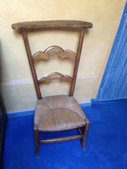 Maie en bois naturel
Haut.: 85 cm - Long.:...
