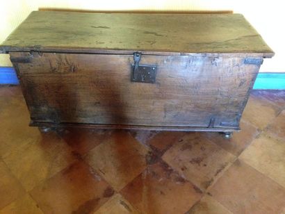 Coffre rustique
Haut.: 60 - Long.: 131 cm...