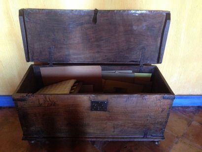 Coffre rustique
Haut.: 60 - Long.: 131 cm...