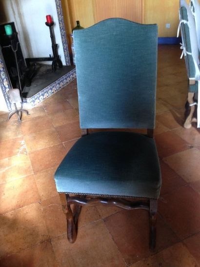 Six chaises de style Louis XIII garnies de...
