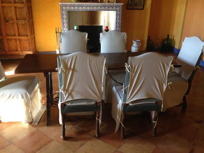 Six chaises de style Louis XIII garnies de...