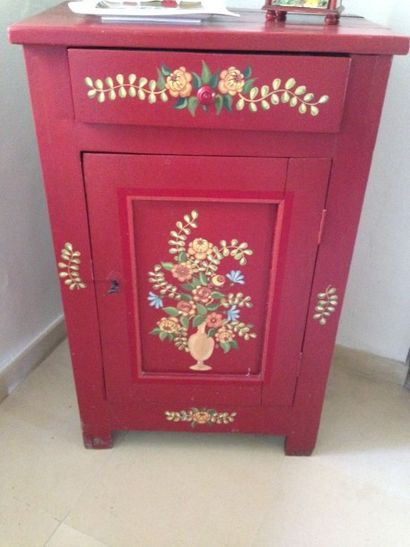 Confiturier moderne en bois laqué rouge à...