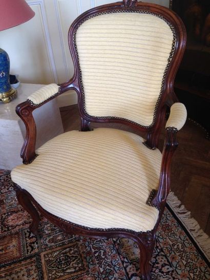 Paire de cabriolet de style Louis XV en bois...
