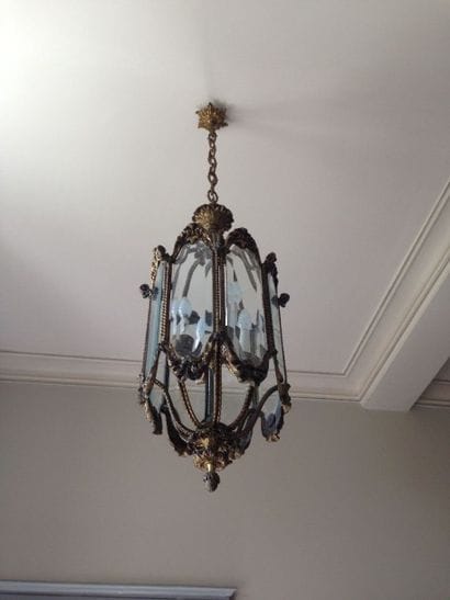 Lustre lanterne en bronze doré à quatre bras...