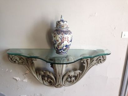 Petite console d'applique en bois sculpté...
