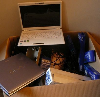 Lot d'informatique composé d'ordinateurs...