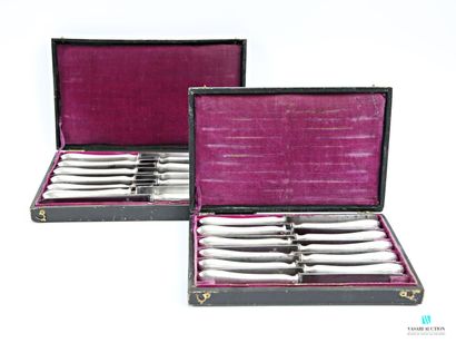 Suite of twelve table knives and eleven dessert...