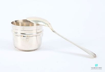 Coquetier en argent 950 millièmes posant...