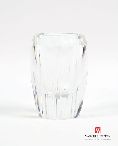 BACCARAT Manufacture de
Petit vase en cristal...