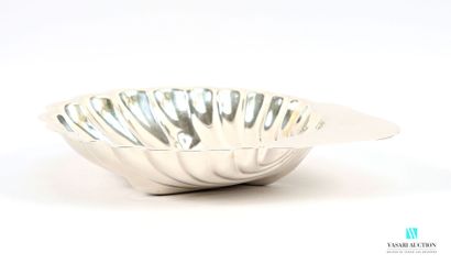 Shell-shaped basket in silver-plated metal...