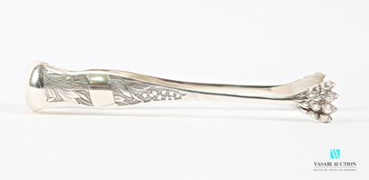 Sugar tongs in silver-plated metal, the arms...