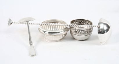 Silver-plated lot including a spoon, a ladle,...