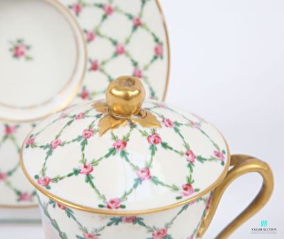 SEVRES In the taste of
Porcelain 