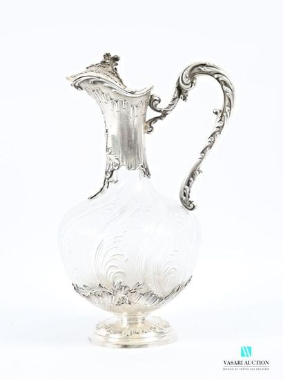 Aiguière de forme balustre en cristal taillé,...