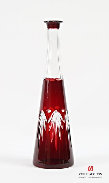 Carafe de forme tronconique en cristal taillé...