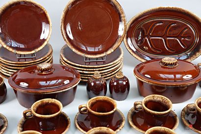 UNITED STATES - Hull Pottery Company
Part...