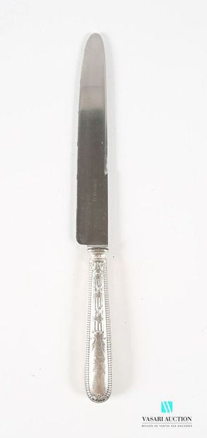 Couteau à pain, le manche en argent fourré...