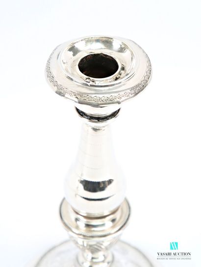 Paire de bougeoirs en argent 916 millièmes...