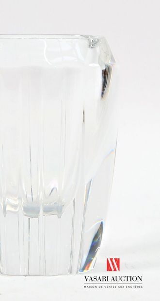BACCARAT Manufacture de
Petit vase en cristal...