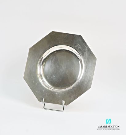Octagonal dish in silver-plated metal. 
Goldsmith:...