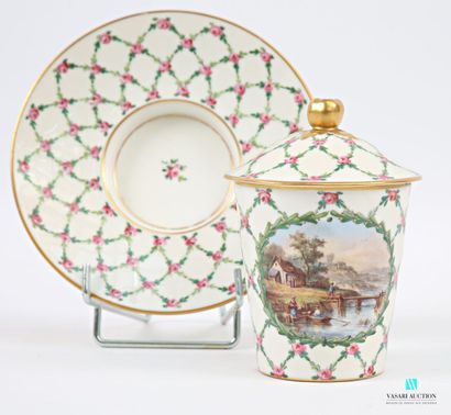 SEVRES In the taste of
Porcelain 