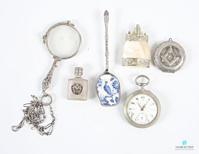 Lot comprising a gousset watch, the white...