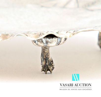 Round-shaped trivet in hammered metal decorated...