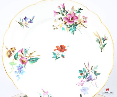 Suite of twenty white porcelain dessert plates...